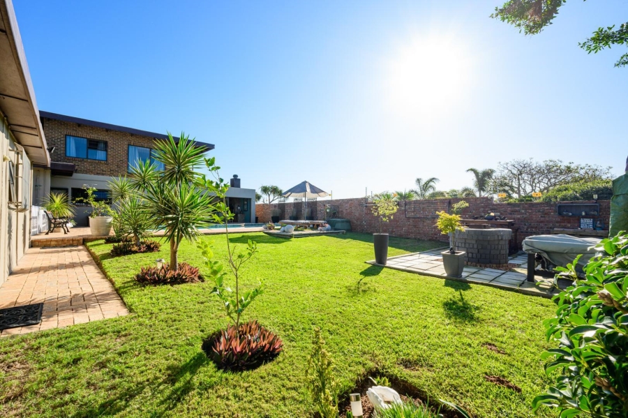 8 Bedroom Property for Sale in Summerstrand Eastern Cape